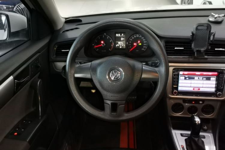 Used Volkswagen Lavida 2013 Revised Classic 1.6L Automatic Fashion Edition Steering Wheel