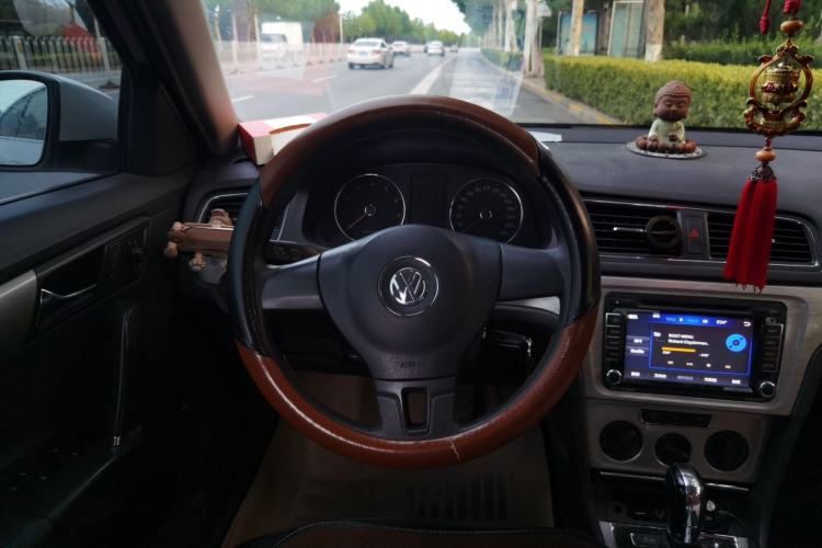 Used Volkswagen Lavida 2013 1.6L Automatic Comfort Edition Steering Wheel