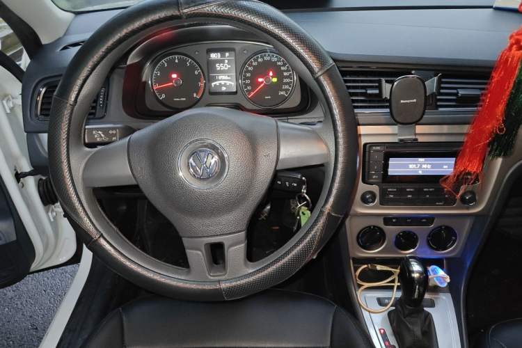 Used Volkswagen Lavida 2013 Revised Classic 1.6L Automatic Fashion Edition Steering Wheel