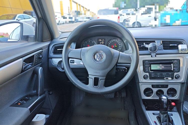 Used Volkswagen Lavida 2013 Revised Classic 1.6L Automatic Fashion Edition Steering Wheel