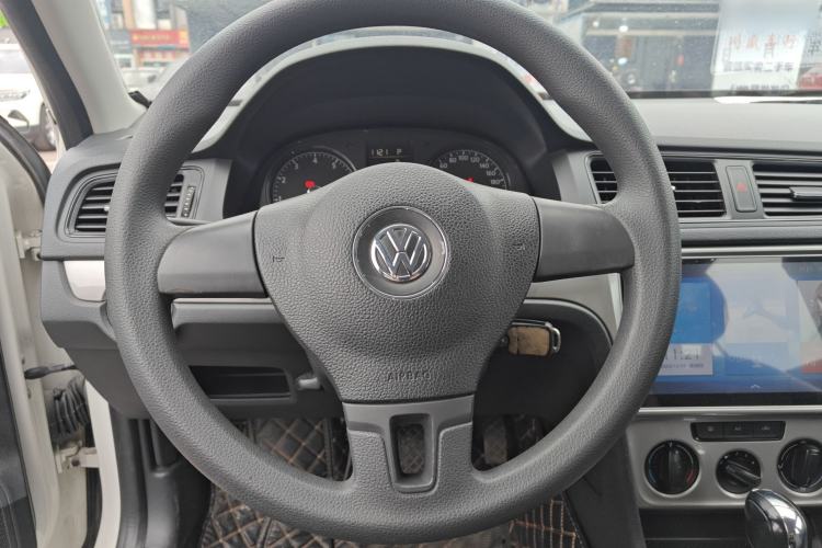 Used Volkswagen Lavida 2013 Revised Classic 1.6L Automatic Fashion Edition Steering Wheel