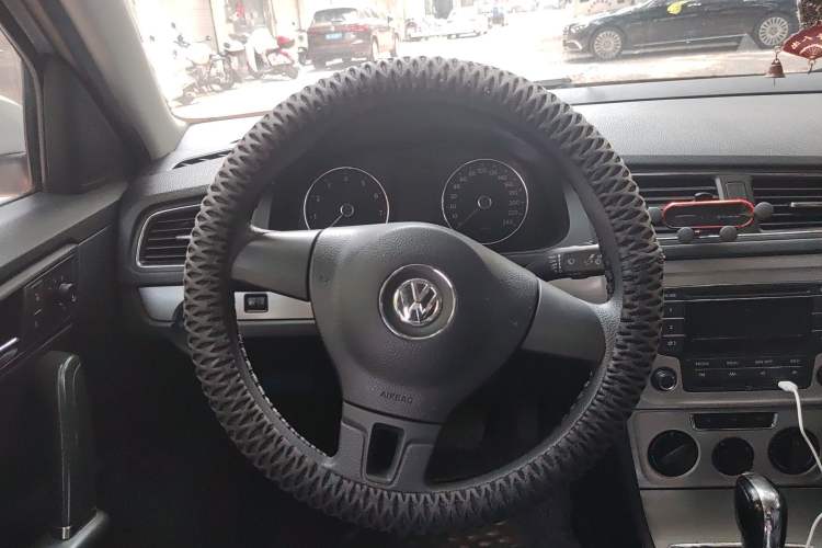 Used Volkswagen Lavida 2013 1.6L Automatic Comfort Edition Steering Wheel