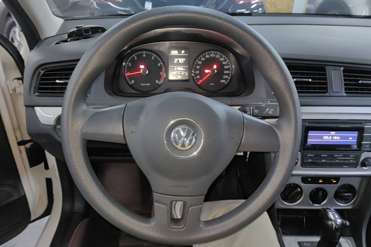 Used Volkswagen Lavida 2013 Revised Classic 1.6L Automatic Fashion Edition Steering Wheel