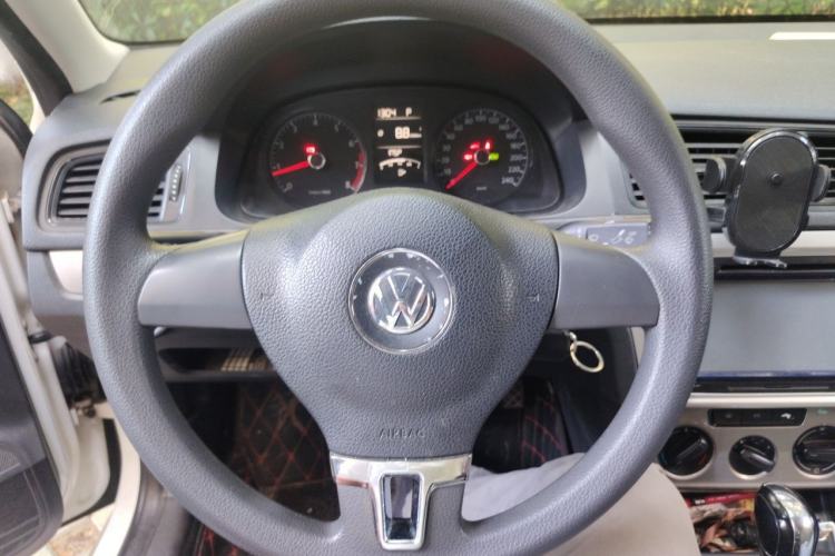 Used Volkswagen Lavida 2013 Revised Classic 1.6L Automatic Fashion Edition Steering Wheel