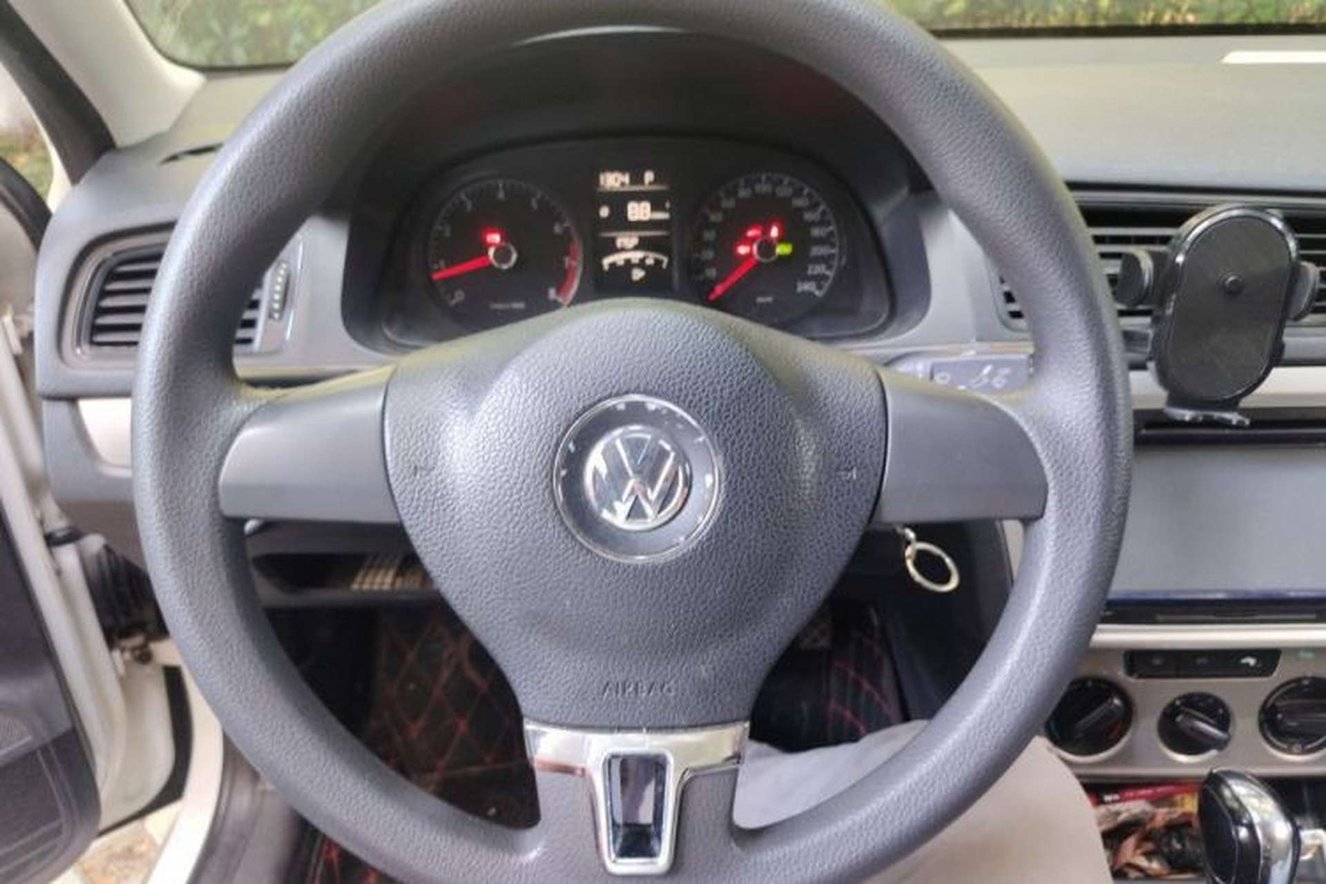 Used Volkswagen Lavida 2013 Revised Classic 1.6L Automatic Fashion Edition Steering Wheel