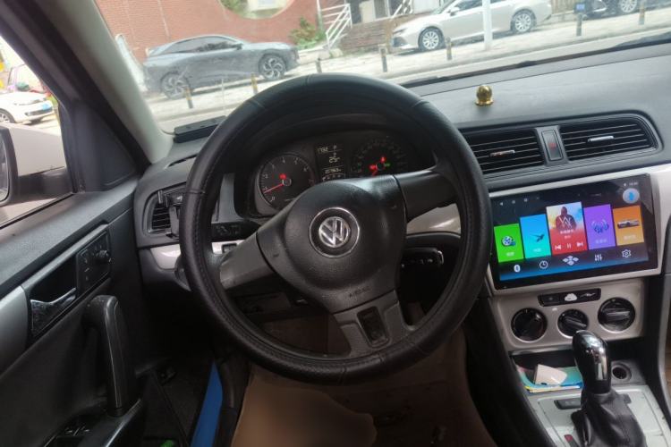Used Volkswagen Lavida 2013 1.6L Automatic Fashion Edition Steering Wheel