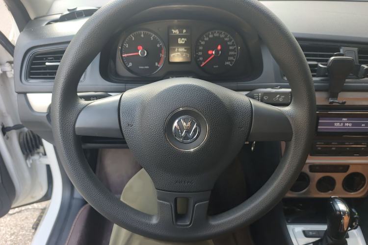 Used Volkswagen Lavida 2013 Revised Classic 1.6L Automatic Fashion Edition Steering Wheel