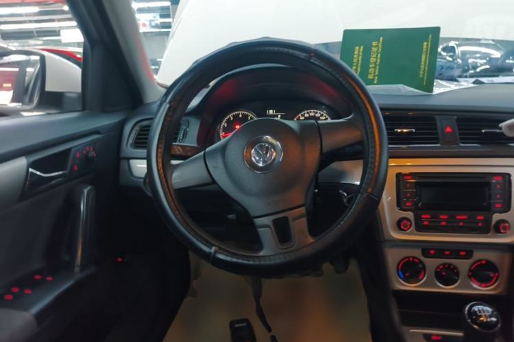Used Volkswagen Lavida 2013 Revised Classic 1.6L Manual Fashion Edition Steering Wheel