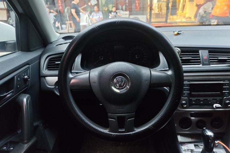 Used Volkswagen Lavida 2013 Revised Classic 1.6L Automatic Fashion Edition Steering Wheel