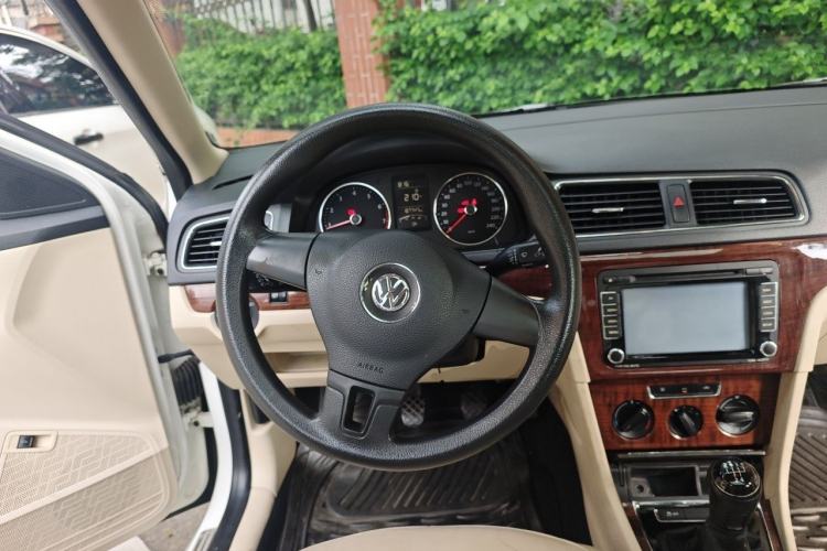 Used Volkswagen Lavida 2013 Revised Version 1.4 TSI Manual Comfort Edition Steering Wheel