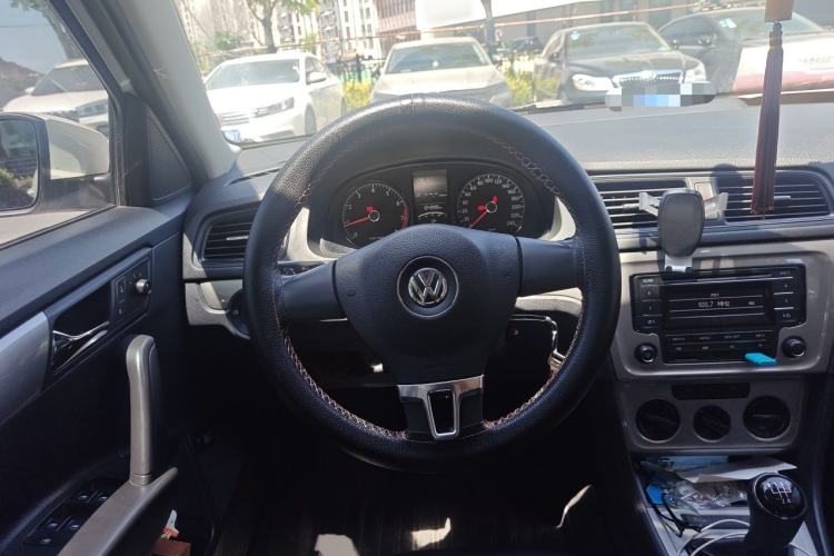 Used Volkswagen Lavida 2013 Revised Classic 1.6L Manual Fashion Edition Steering Wheel