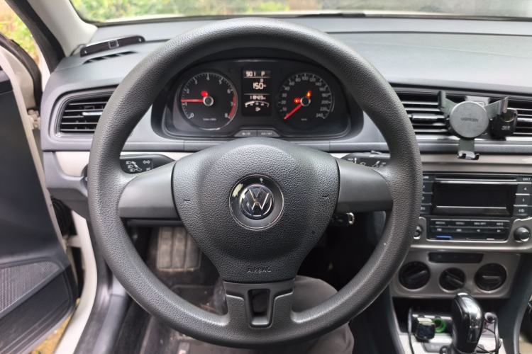 Used Volkswagen Lavida 2013 Revised Classic 1.6L Automatic Fashion Edition Steering Wheel