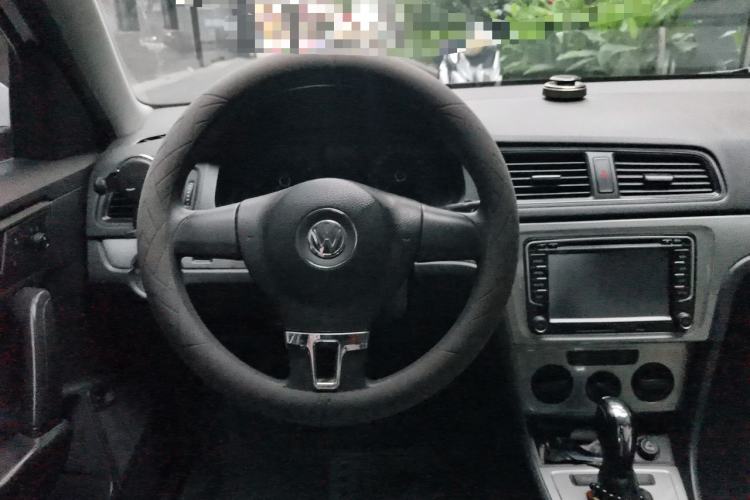 Used Volkswagen Lavida 2013 Revised Classic 1.6L Automatic Fashion Edition Steering Wheel