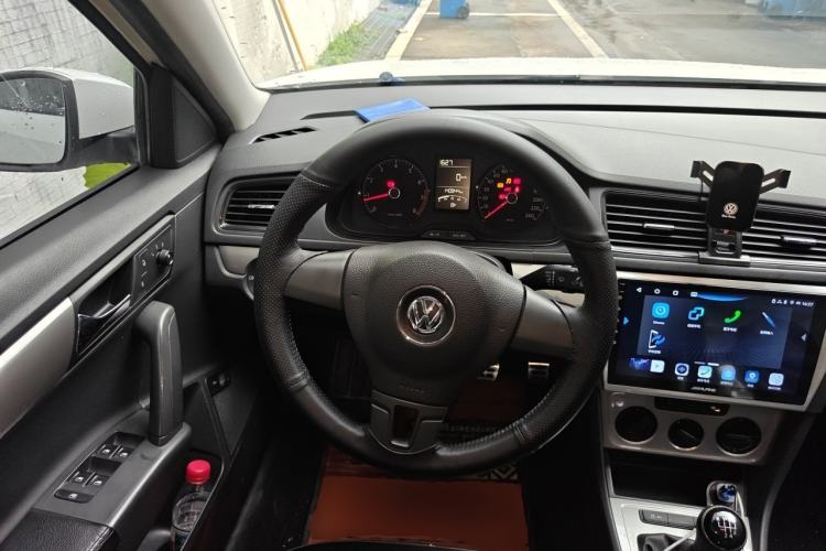 Used Volkswagen Lavida 2013 Revised Classic 1.6L Manual Fashion Edition Steering Wheel