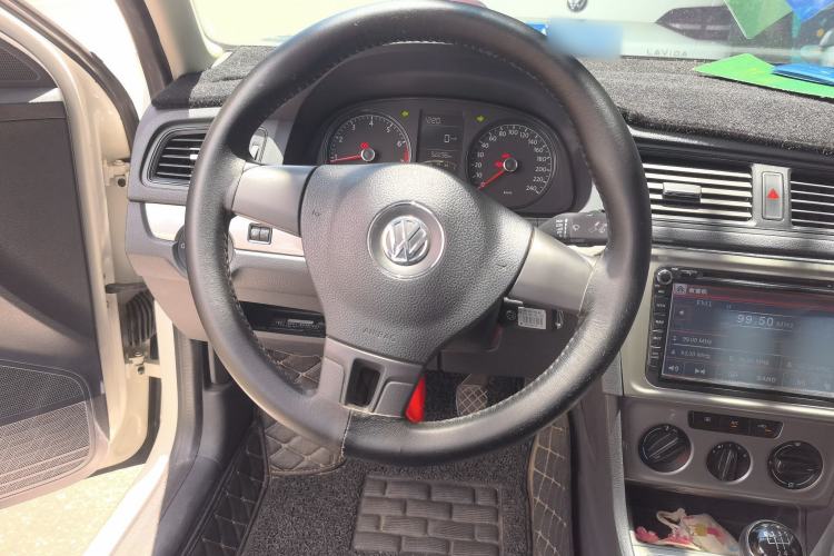 Used Volkswagen Lavida 2013 Revised Classic 1.6L Manual Fashion Edition Steering Wheel