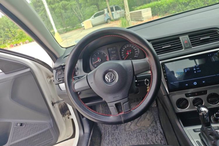 Used Volkswagen Lavida 2013 Revised Classic 1.6L Automatic Fashion Edition Steering Wheel