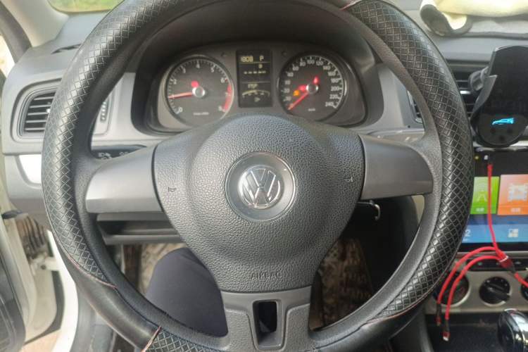 Used Volkswagen Lavida 2013 Revised Classic 1.6L Automatic Fashion Edition Steering Wheel