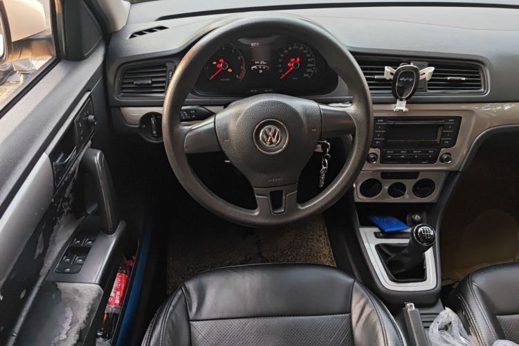 Used Volkswagen Lavida 2013 Revised Classic 1.6L Manual Fashion Edition Steering Wheel