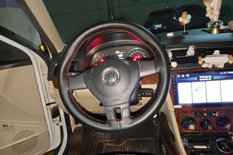 Used Volkswagen Lavida 2013 1.6L Manual Comfort Edition Steering Wheel