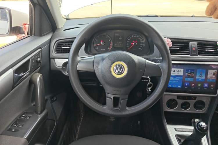 Used Volkswagen Lavida 2013 Revised Classic 1.6L Manual Fashion Edition Steering Wheel