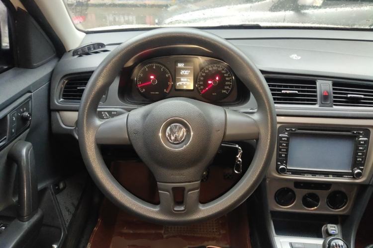 Used Volkswagen Lavida 2013 Revised Classic 1.6L Manual Fashion Edition Steering Wheel