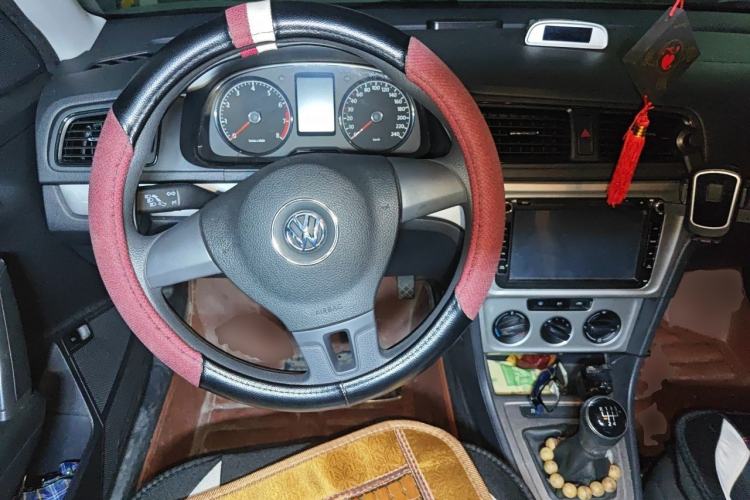 Used Volkswagen Lavida 2013 Revised Classic 1.6L Manual Fashion Edition Steering Wheel