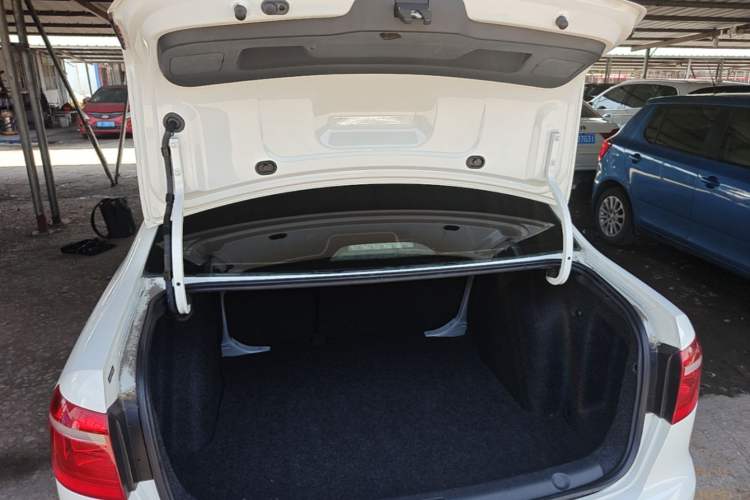 Used Volkswagen Lavida 2013 Restyled Classic 1.6L Automatic Comfort Edition Trunk
