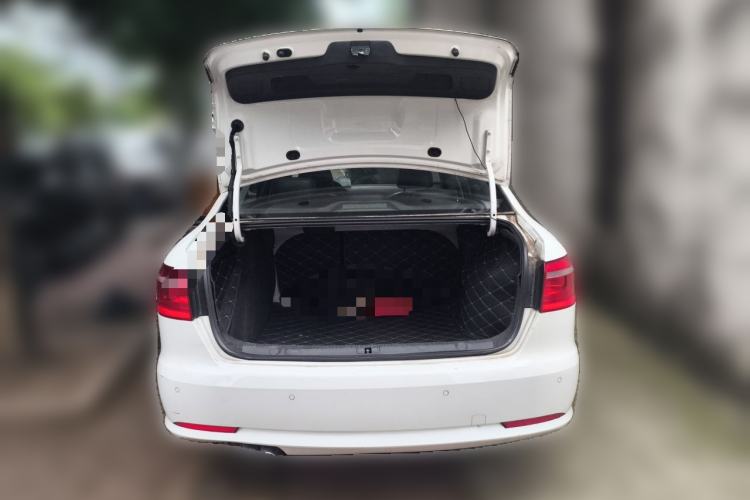 Used Volkswagen Lavida 2013 Restyled Classic 1.6L Manual Comfort Edition Trunk