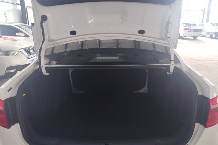 Used Volkswagen Lavida 2013 Revised Classic 1.6L Manual Fashion Edition Trunk