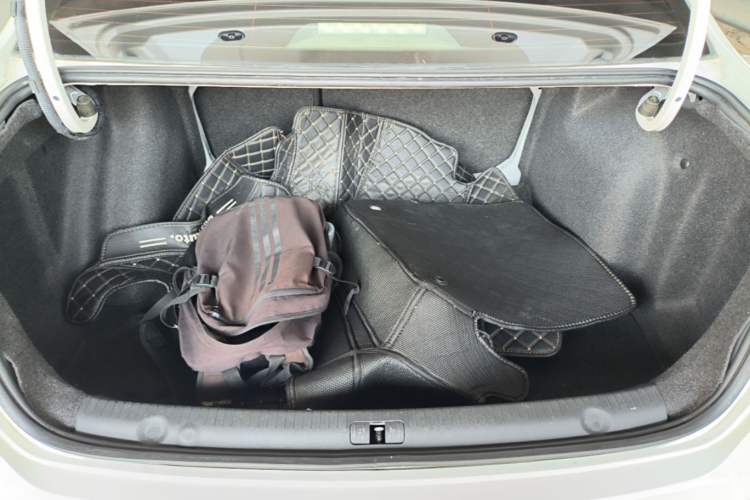 Used Volkswagen Lavida 2013 Restyled Classic 1.6L Manual Comfort Edition Trunk