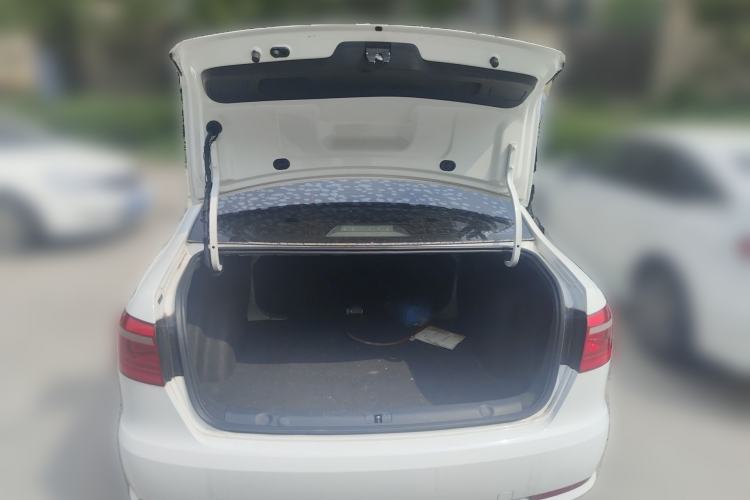 Used Volkswagen Lavida 2013 1.6L Manual Fashion Edition Trunk