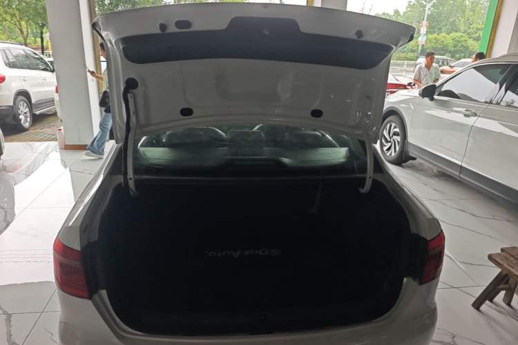 Used Volkswagen Lavida 2013 Restyled Classic 1.6L Automatic Comfort Edition Trunk