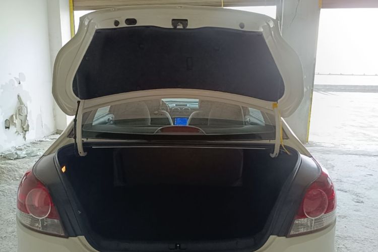 Used Volkswagen Lavida 2013 Classic 1.6L Automatic Fashion Edition Trunk