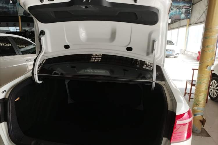 Used Volkswagen Lavida 2013 Restyled Classic 1.6L Automatic Comfort Edition Trunk
