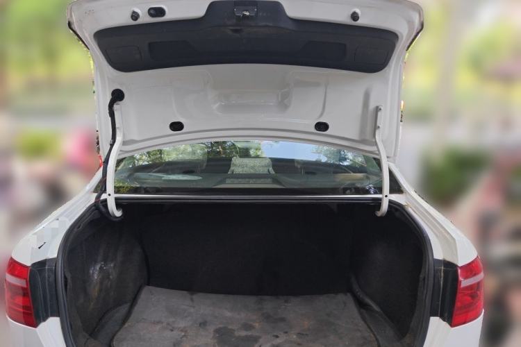 Used Volkswagen Lavida 2013 Revised Classic 1.6L Manual Fashion Edition Trunk