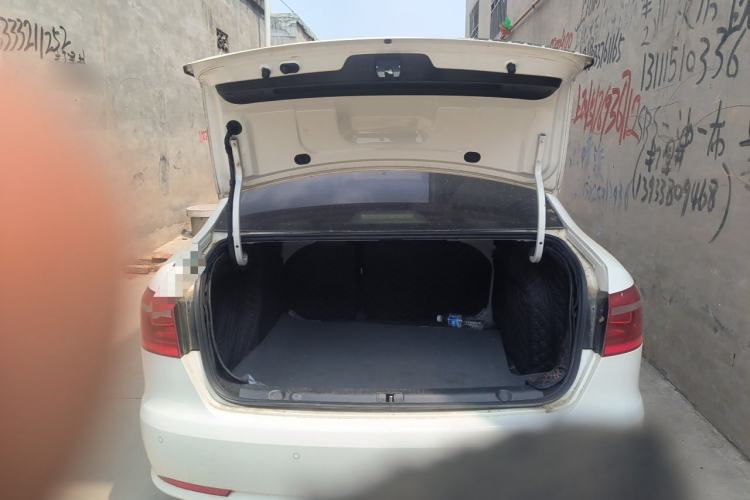 Used Volkswagen Lavida 2013 1.6L Automatic Comfort Edition Trunk