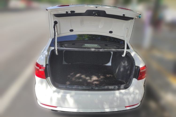 Used Volkswagen Lavida 2013 1.6L Automatic Fashion Edition Trunk