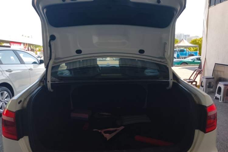 Used Volkswagen Lavida 2013 Revised Classic 1.6L Automatic Fashion Edition Trunk