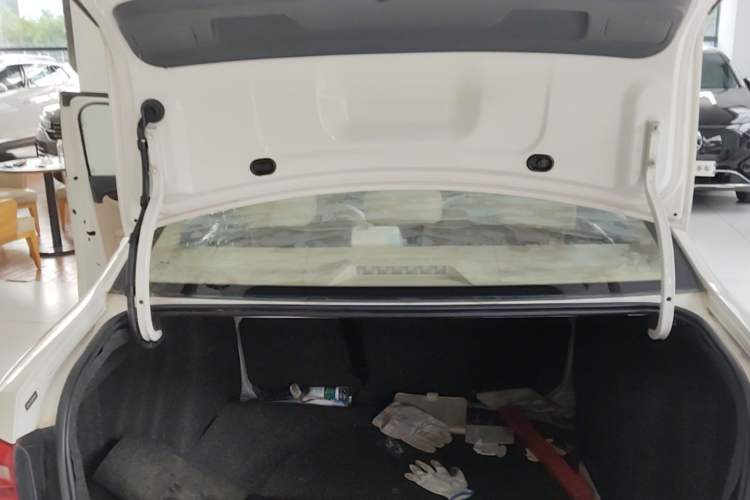 Used Volkswagen Lavida 2013 Restyled Classic 1.6L Automatic Comfort Edition Trunk