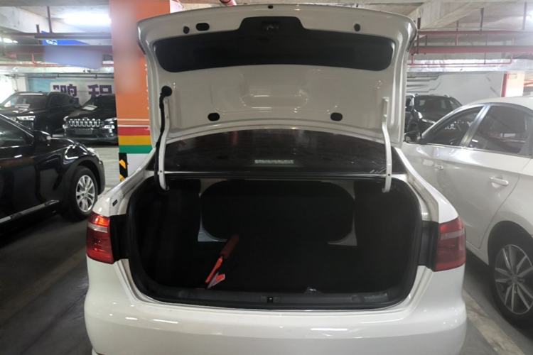 Used Volkswagen Lavida 2013 Revised Classic 1.6L Manual Fashion Edition Trunk