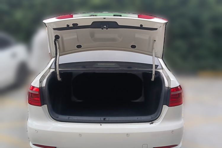 Used Volkswagen Lavida 2013 Revised Classic 1.6L Automatic Fashion Edition Trunk
