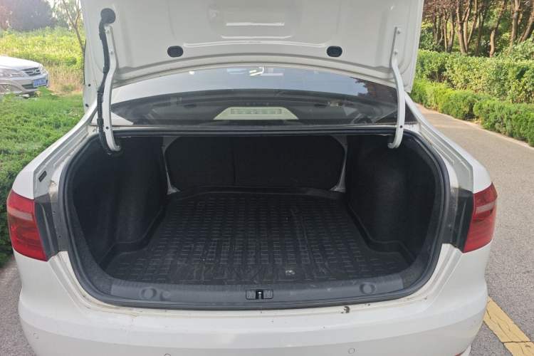 Used Volkswagen Lavida 2013 Restyled Classic 1.6L Automatic Comfort Edition Trunk
