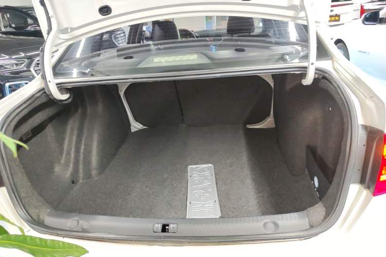Used Volkswagen Lavida 2013 Restyled Classic 1.6L Automatic Comfort Edition Trunk