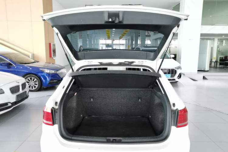 Used Volkswagen Lavida 2013 Revised Classic 1.6L Automatic Fashion Edition Trunk