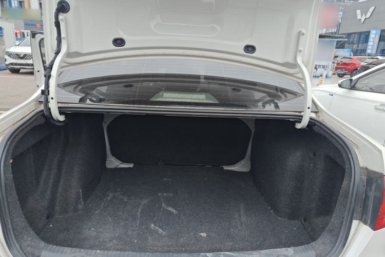 Used Volkswagen Lavida 2013 Revised Classic 1.6L Automatic Fashion Edition Trunk