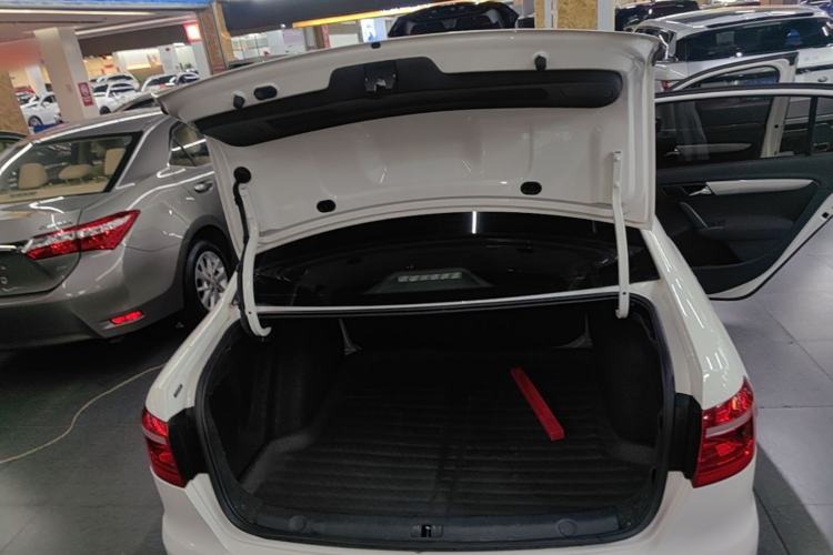Used Volkswagen Lavida 2013 Revised Classic 1.6L Automatic Fashion Edition Trunk