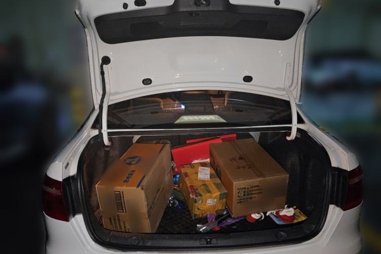 Used Volkswagen Lavida 2013 1.6L Manual Comfort Edition Trunk