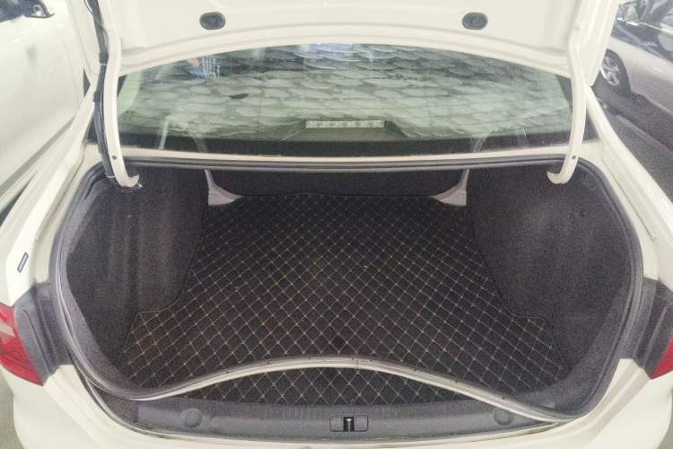 Used Volkswagen Lavida 2013 Revised Classic 1.6L Automatic Fashion Edition Trunk
