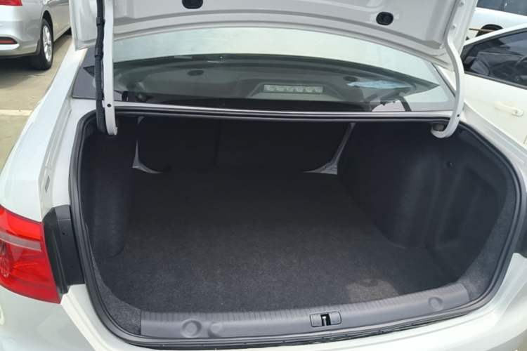 Used Volkswagen Lavida 2013 Restyled Classic 1.6L Automatic Comfort Edition Trunk