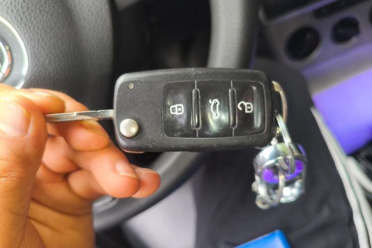 Used Volkswagen Lavida 2013 Restyled Classic 1.6L Manual Comfort Edition Vehicle Key